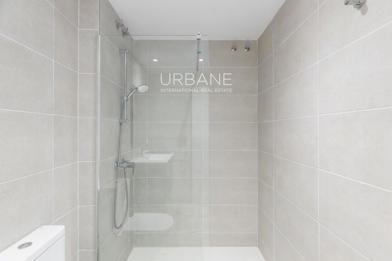 Piso de 2 habitaciones en Barcelona ciudad en alquiler con piscina - 2.500 € (Ref: 9506451)