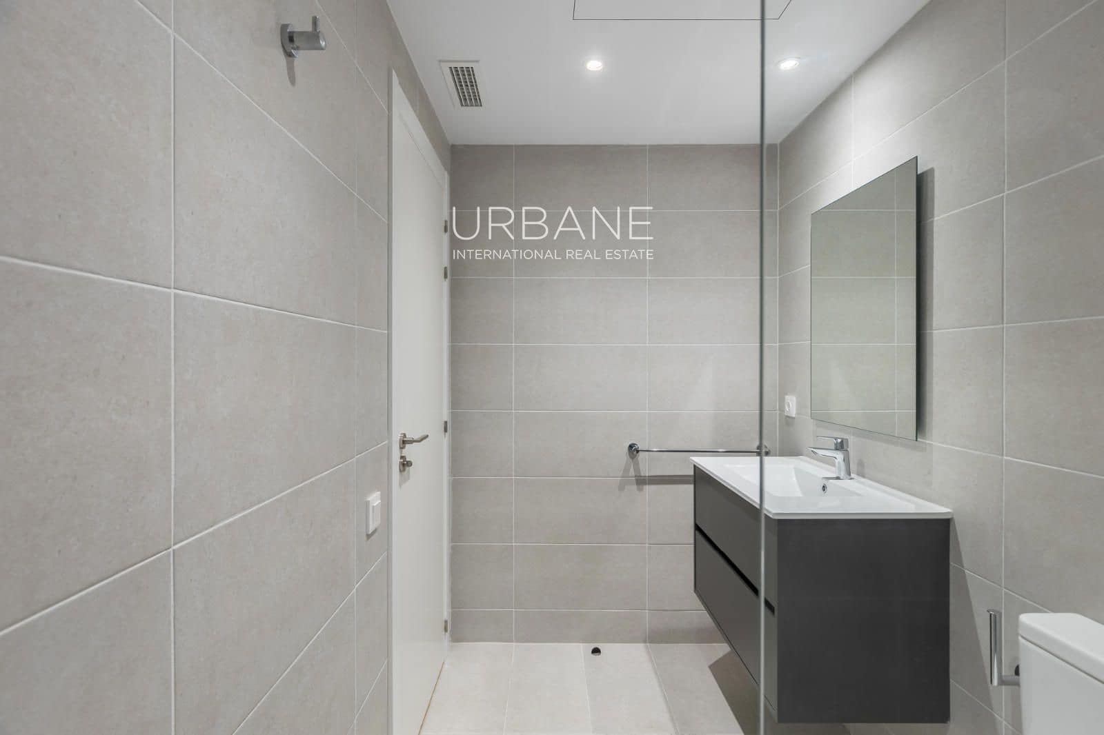 Piso de 2 habitaciones en Barcelona ciudad en alquiler con piscina - 2.500 € (Ref: 9506451)