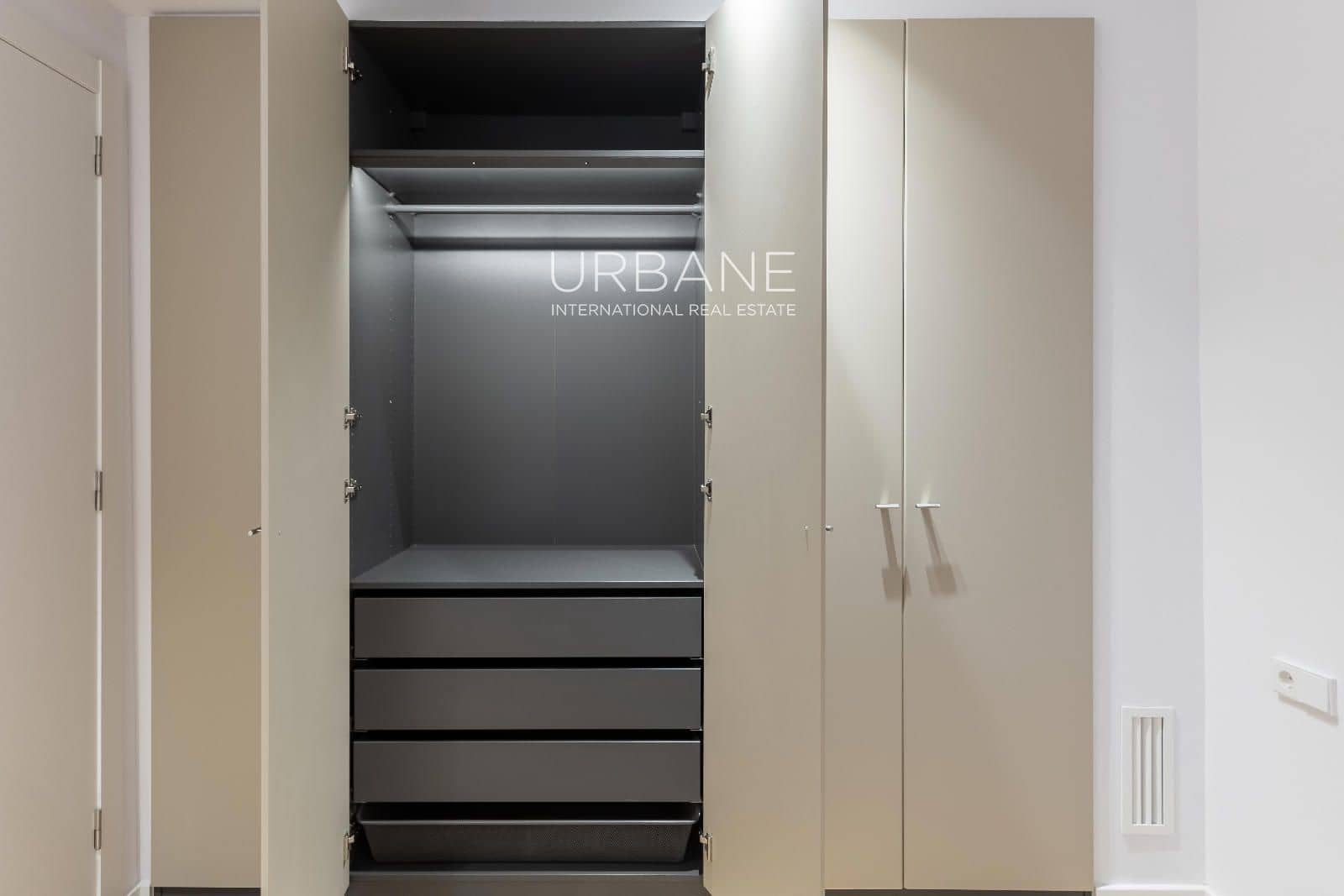 3 soverom Leilighet til salgs i Barcelona by med garasje - € 775 000 (Ref: 9611899)