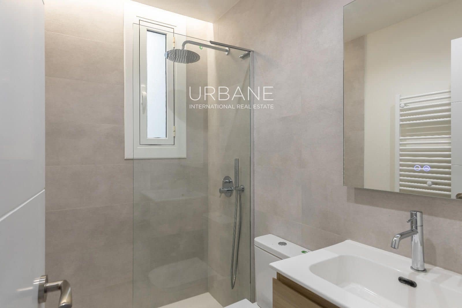 3 sypialnia Mieszkanie do wynajęcia w Miasto Barcelona - 1 955 € (Ref: 9612030)