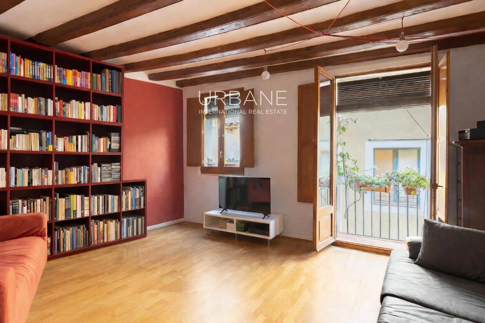 3 bedroom Flat for sale in Barcelona city - € 425,000 (Ref: 9626899)