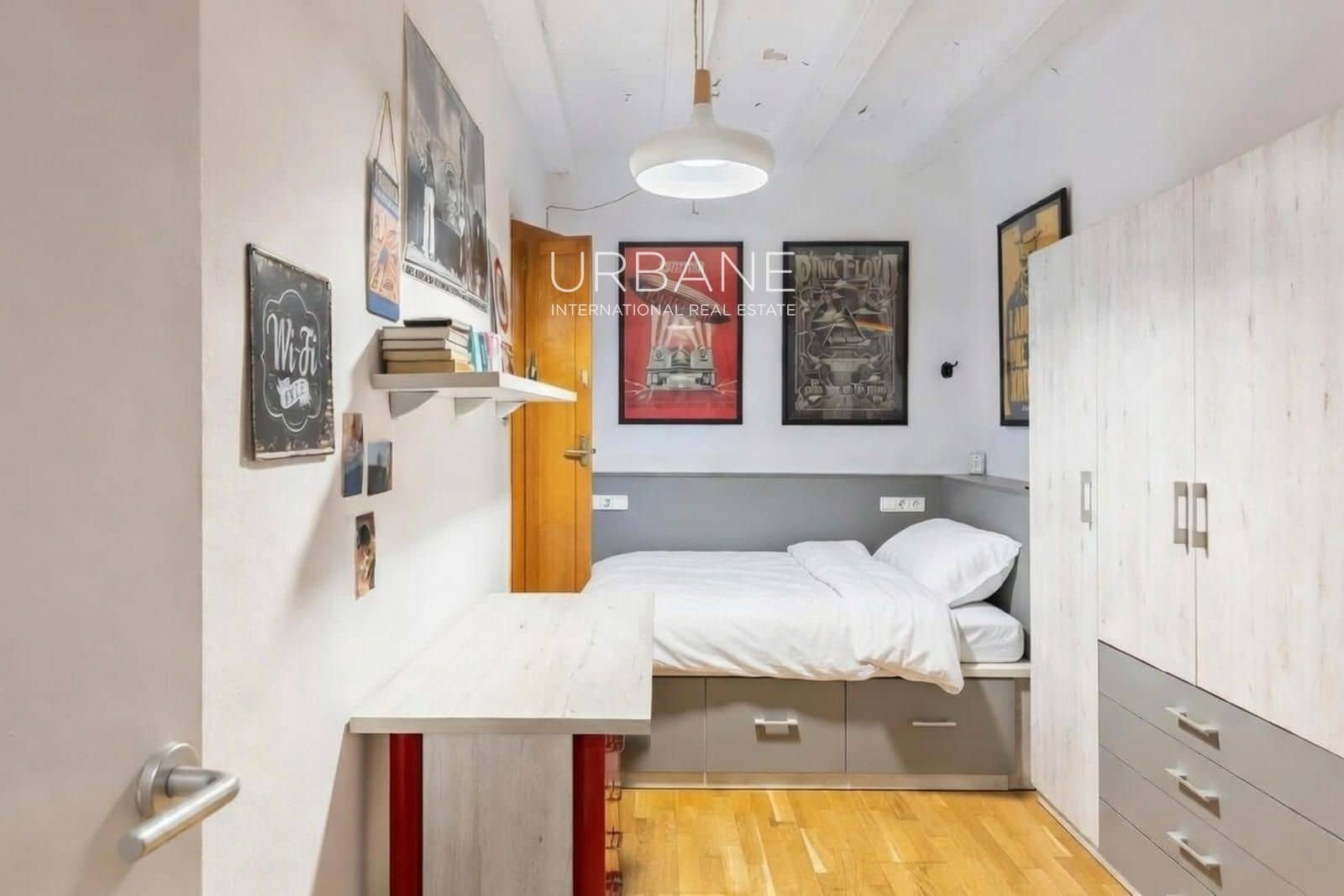 3 bedroom Flat for sale in Barcelona city - € 425,000 (Ref: 9626899)