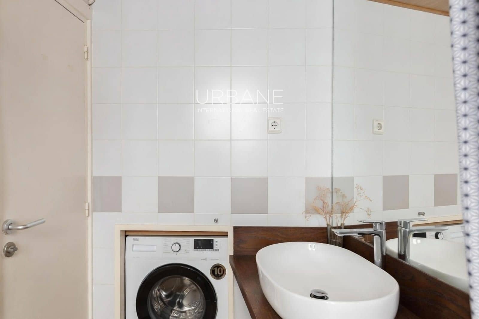 3 bedroom Flat for sale in Barcelona city - € 425,000 (Ref: 9626899)