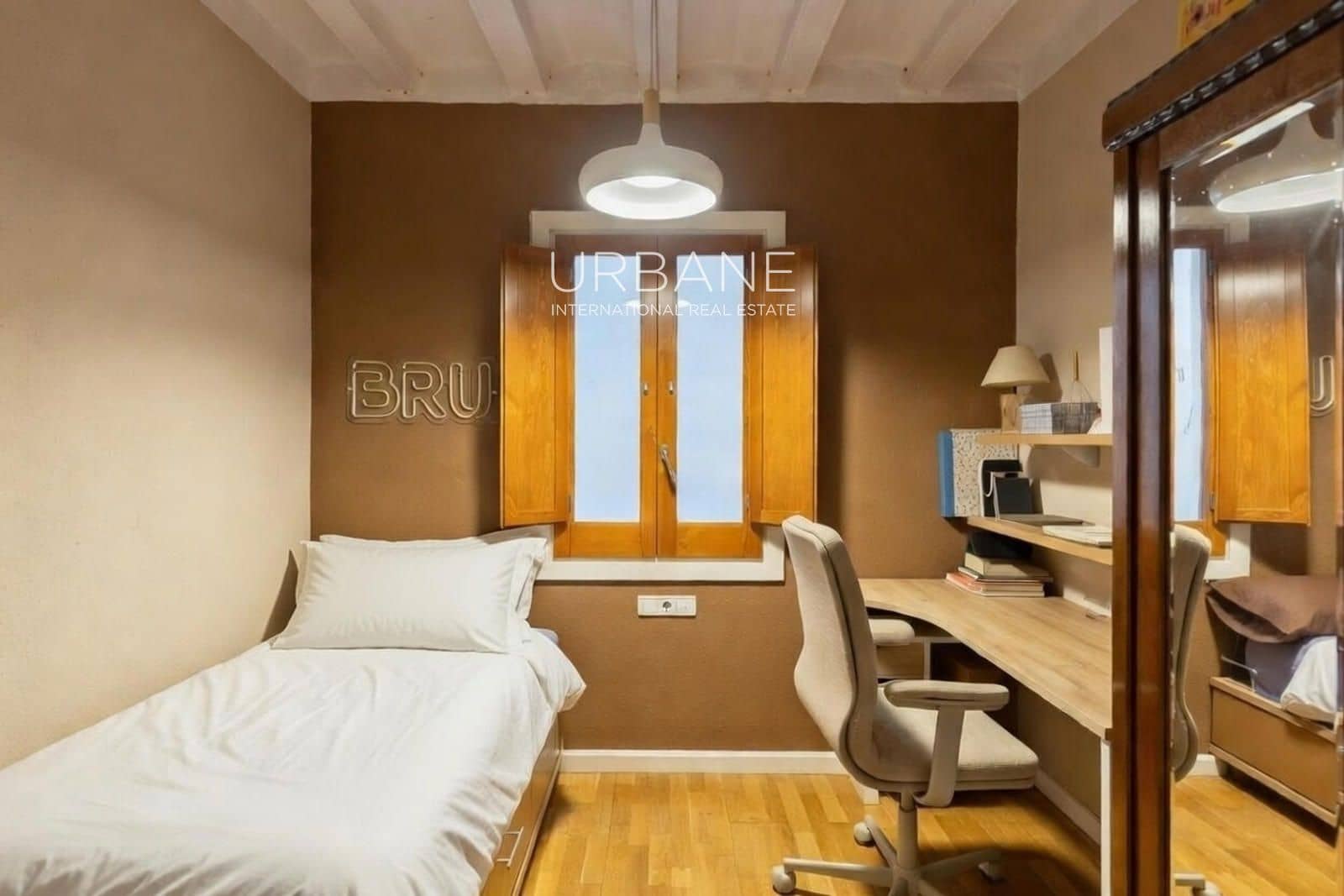3 bedroom Flat for sale in Barcelona city - € 425,000 (Ref: 9626899)