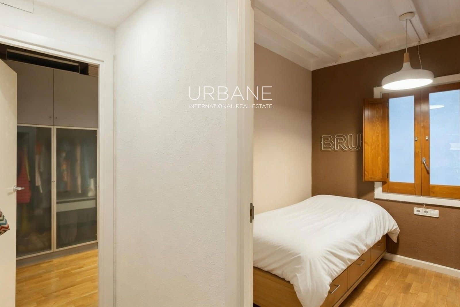 3 bedroom Flat for sale in Barcelona city - € 425,000 (Ref: 9626899)
