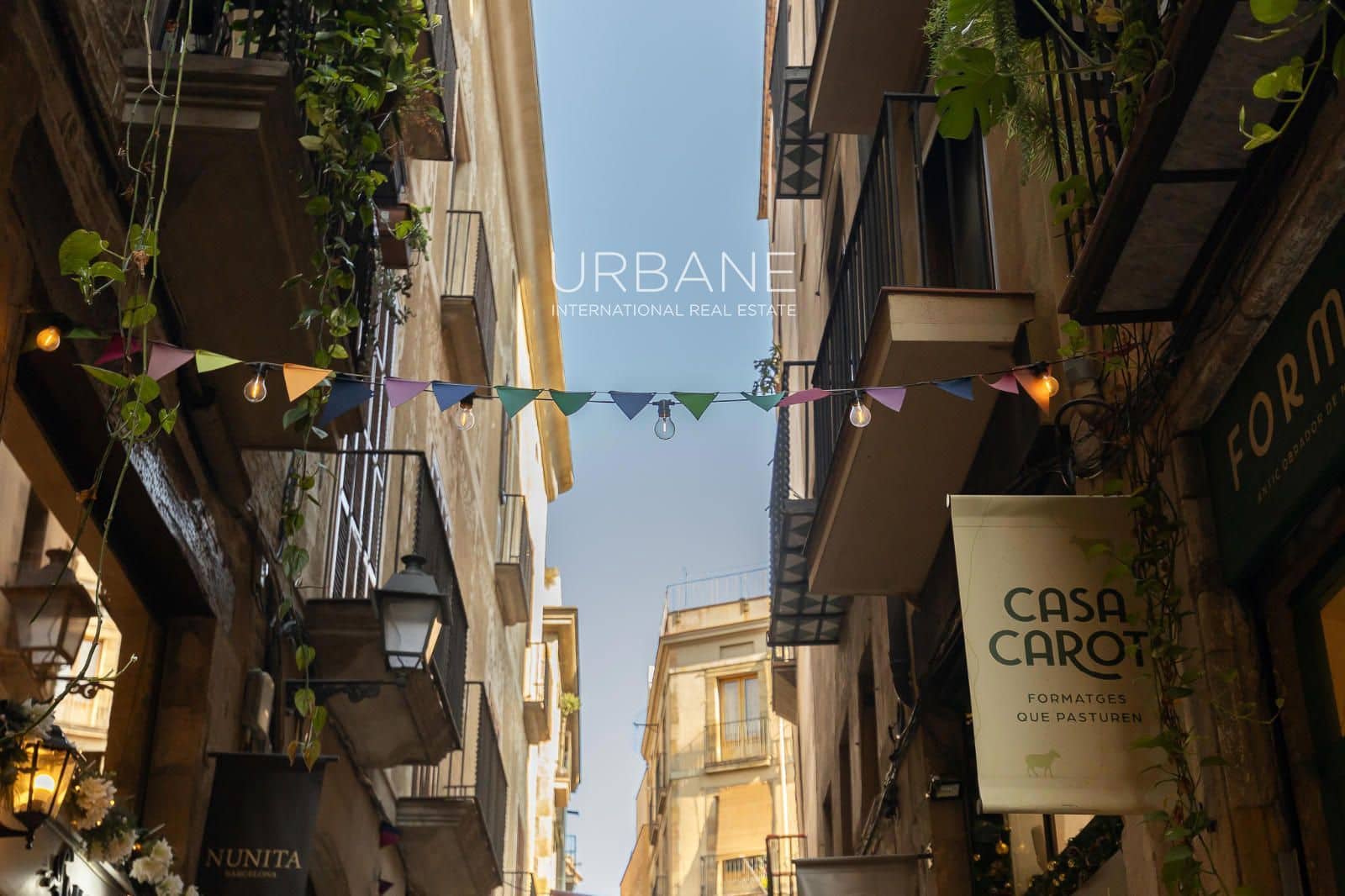 3 bedroom Flat for sale in Barcelona city - € 425,000 (Ref: 9626899)