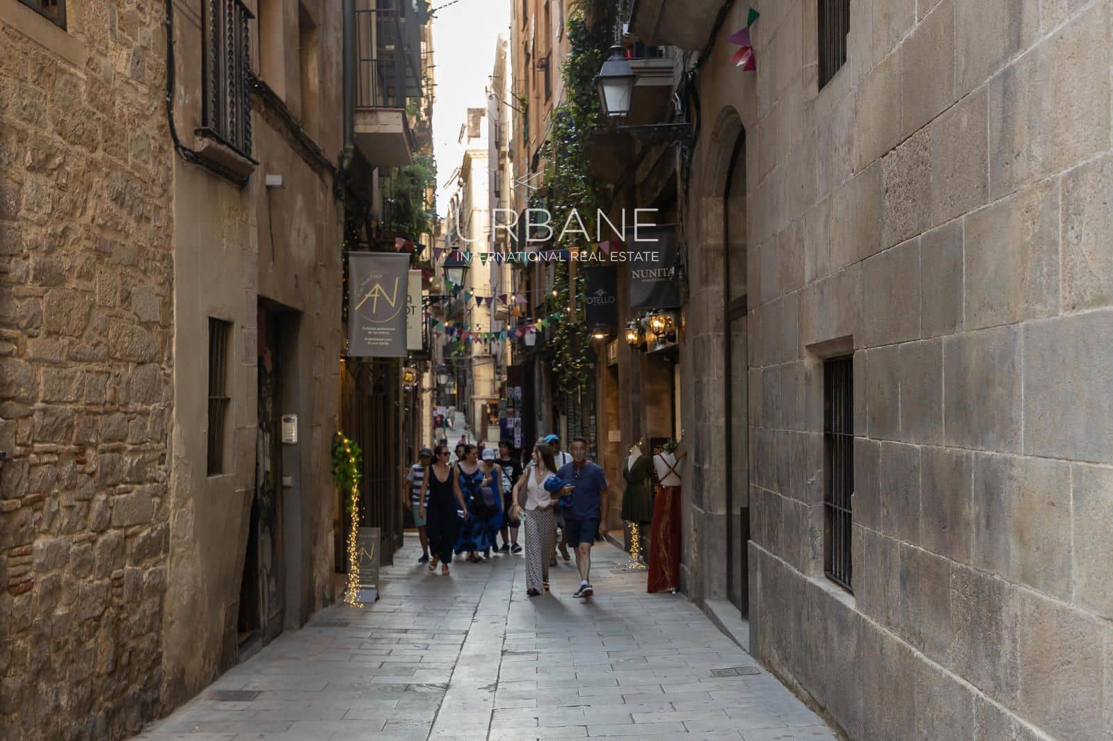 3 bedroom Flat for sale in Barcelona city - € 425,000 (Ref: 9626899)