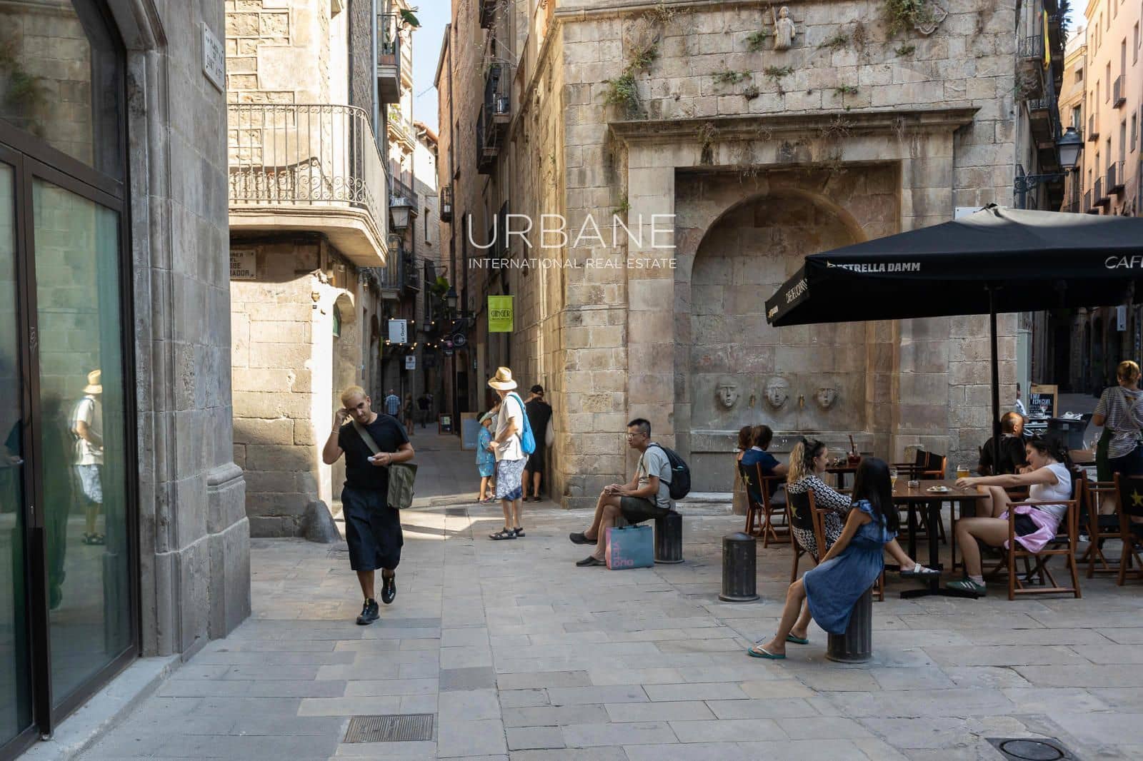 3 bedroom Flat for sale in Barcelona city - € 425,000 (Ref: 9626899)