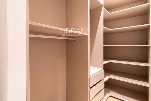 2 bedroom Flat for sale in El Barri Gòtic, Barcelona city with garage - € 647,000 (Ref: 9632672)