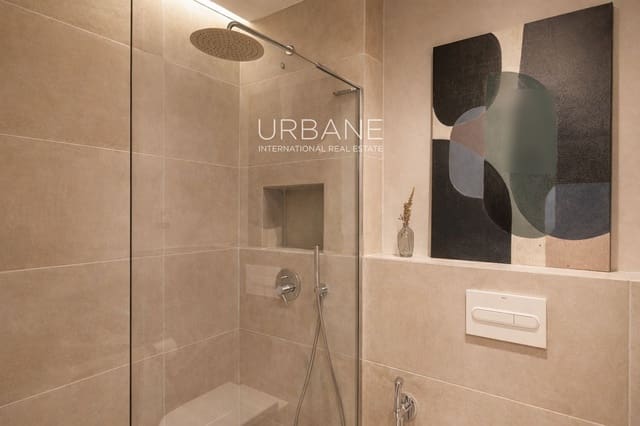 2 bedroom Flat for sale in El Barri Gòtic, Barcelona city with garage - € 647,000 (Ref: 9632672)