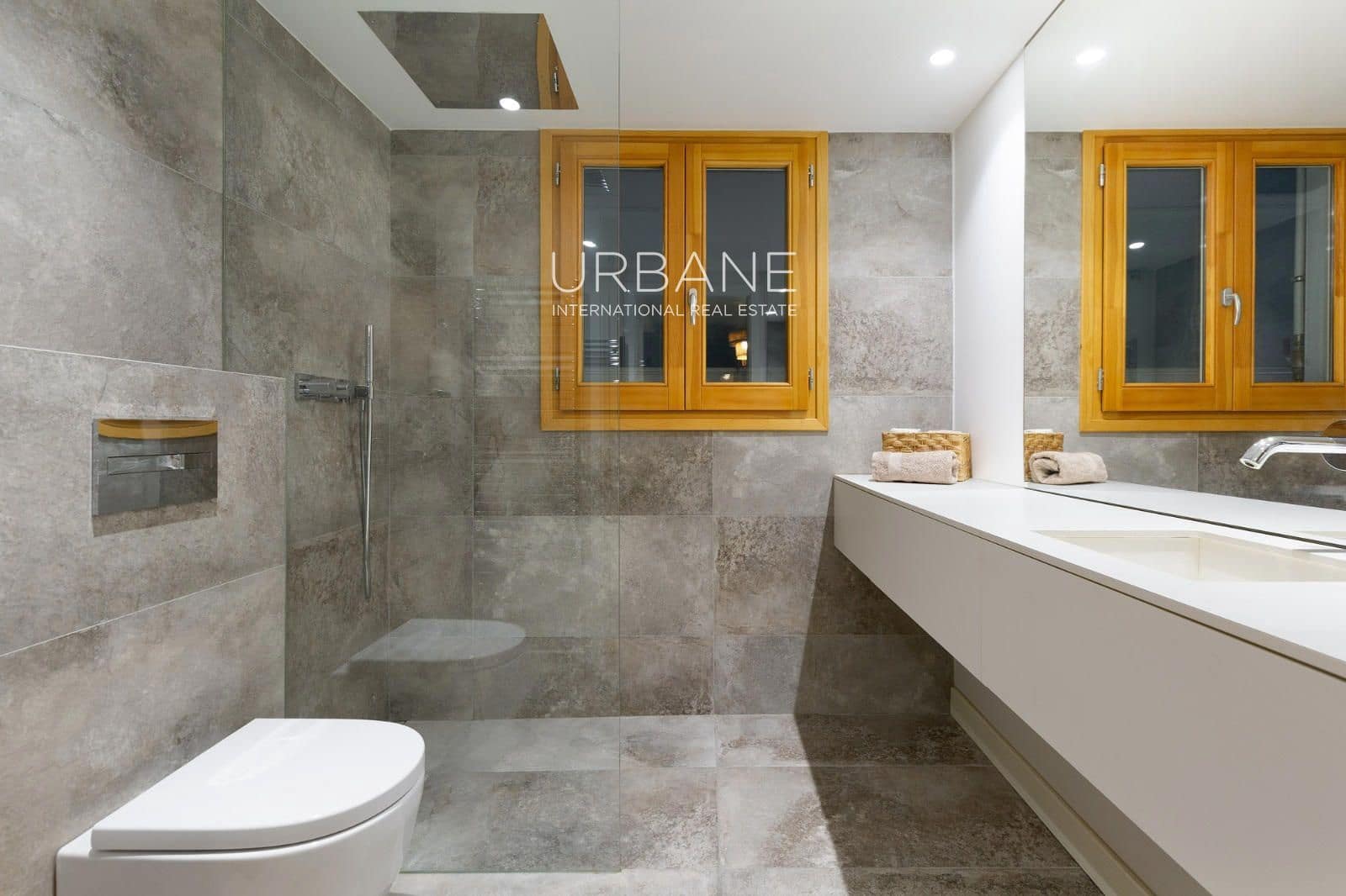 2 bedroom Flat for rent in Barcelona city - € 2,900 (Ref: 9697769)