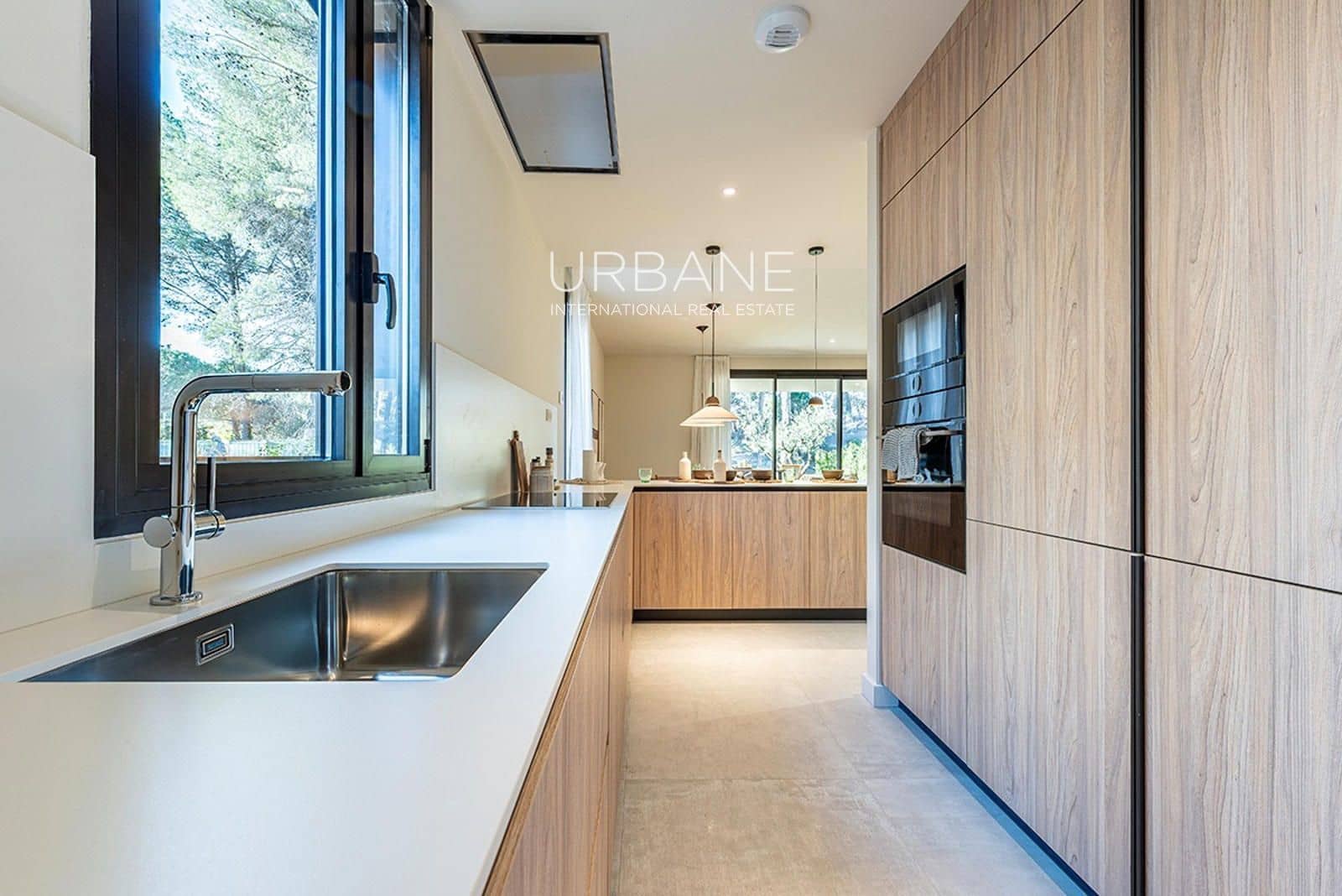 4 sypialnia Dom na sprzedaż w Salou z basenem garażem - 1 250 000 € (Ref: 9720466)