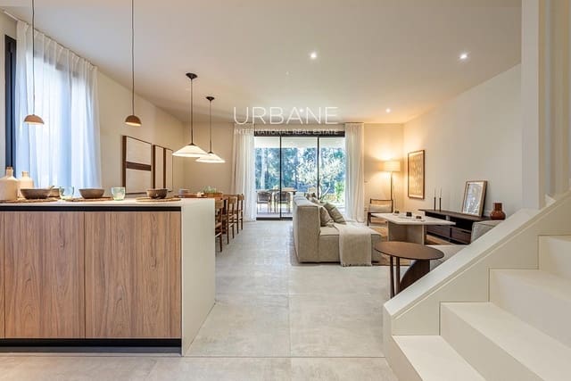 4 sypialnia Dom na sprzedaż w Salou z basenem garażem - 1 250 000 € (Ref: 9720466)