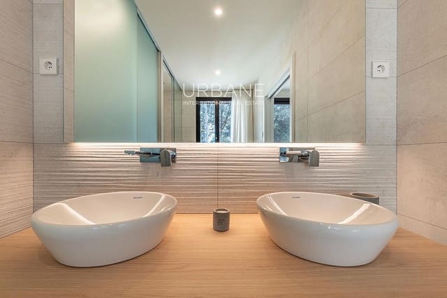 4 sypialnia Dom na sprzedaż w Salou z basenem garażem - 1 250 000 € (Ref: 9720466)