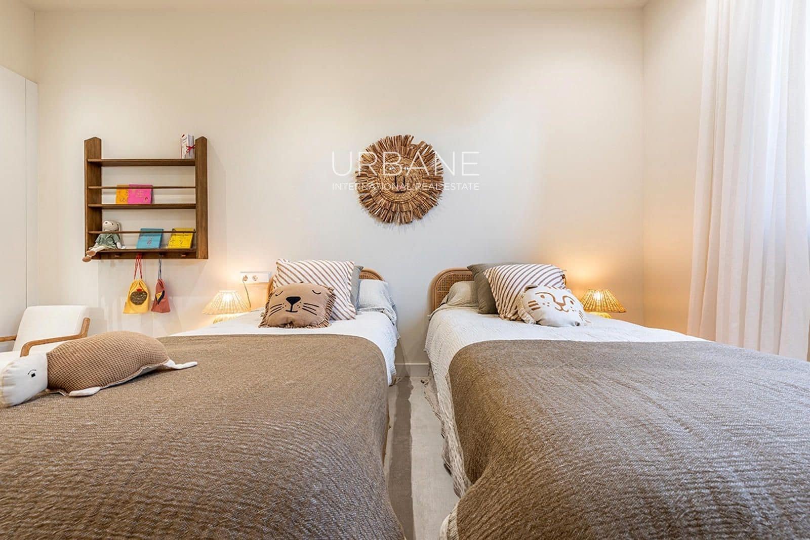 4 sypialnia Dom na sprzedaż w Salou z basenem garażem - 1 250 000 € (Ref: 9720466)