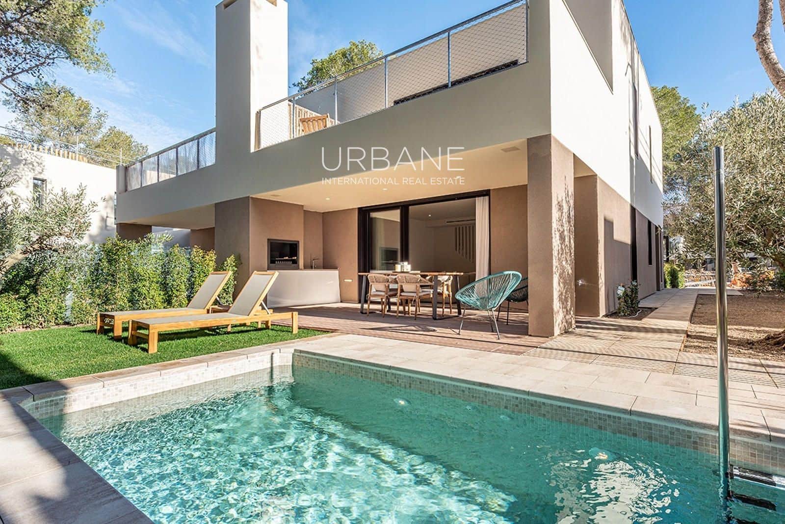 4 sypialnia Dom na sprzedaż w Salou z basenem garażem - 1 250 000 € (Ref: 9720466)