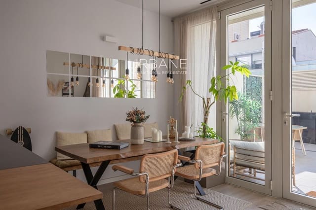 1 soveværelse Penthouse til salg i El Poblenou, Barcelona by med swimmingpool - € 590.000 (Ref: 9751090)