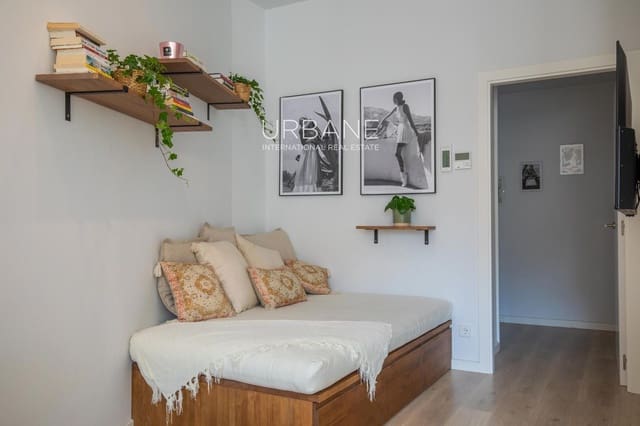 1 soveværelse Penthouse til salg i El Poblenou, Barcelona by med swimmingpool - € 590.000 (Ref: 9751090)