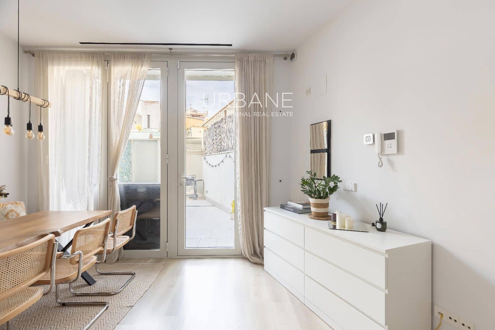 1 bedroom Flat for sale in Barcelona city with pool - € 590,000 (Ref: 9751090)
