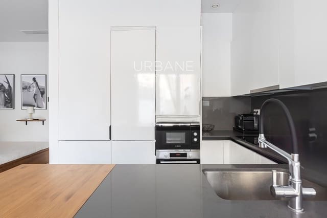 Piso de 1 habitación en El Poblenou, Barcelona ciudad en venta con piscina - 590.000 € (Ref: 9751090)