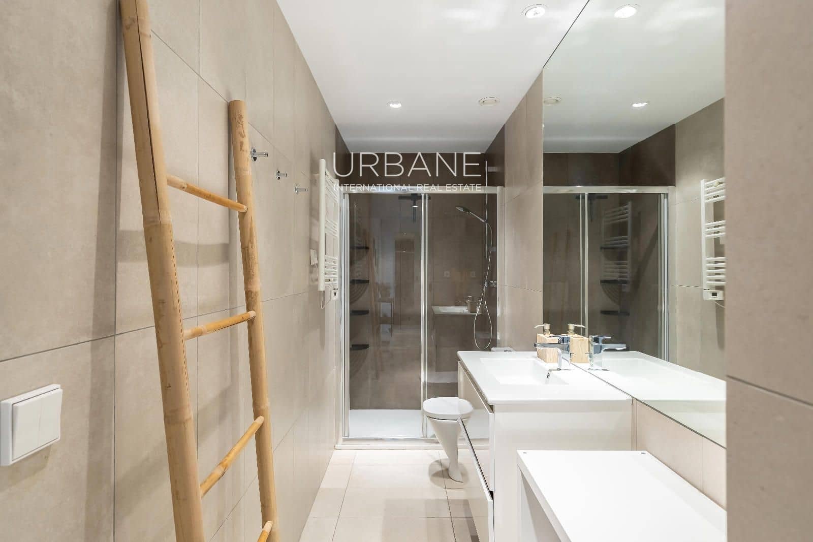 1 bedroom Flat for sale in Barcelona city with pool - € 590,000 (Ref: 9751090)