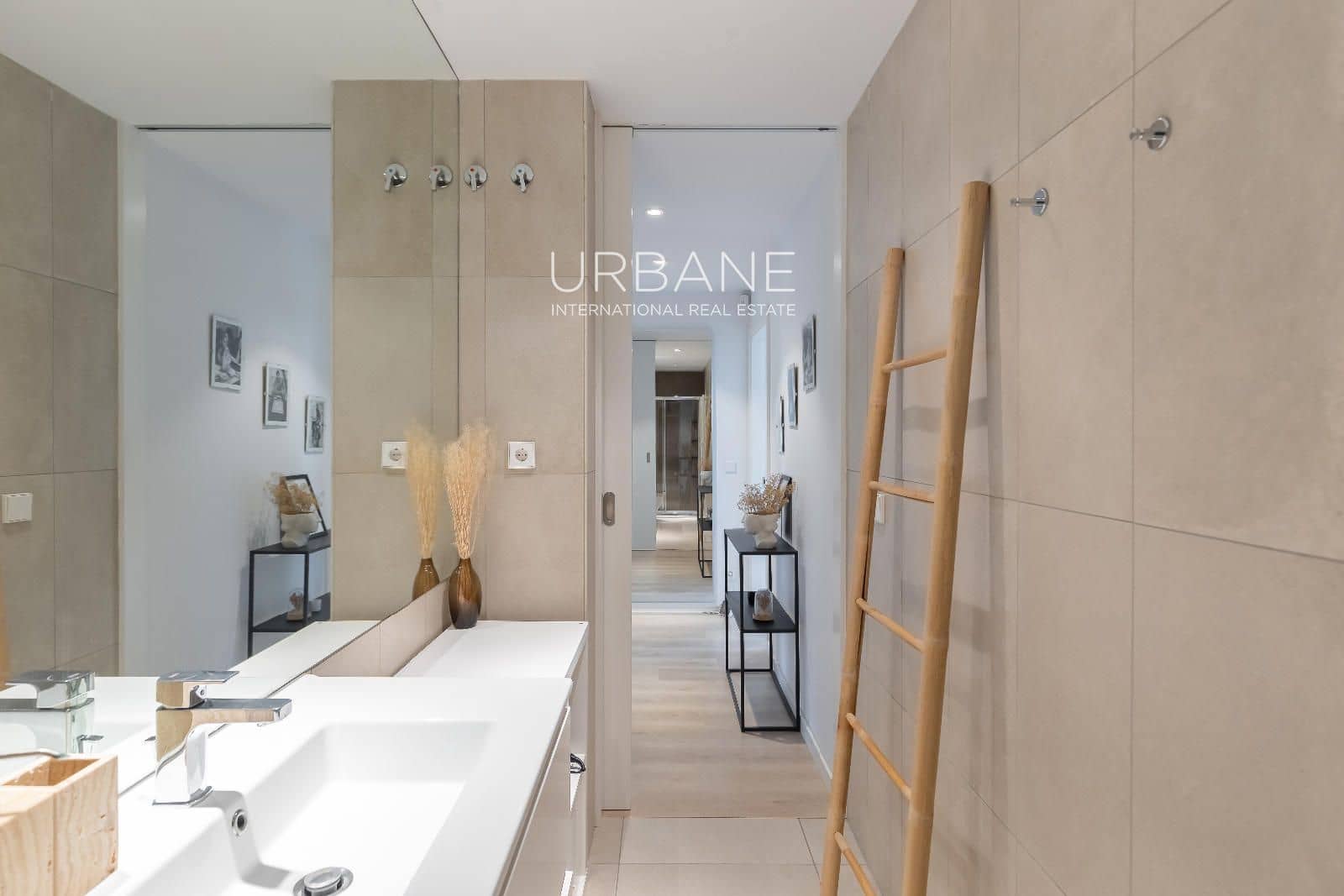 1 bedroom Flat for sale in Barcelona city with pool - € 590,000 (Ref: 9751090)