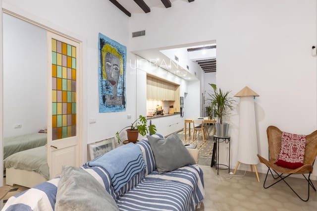 2 bedroom Penthouse for rent in El Barri Gòtic, Barcelona city - € 1,680 (Ref: 9772443)