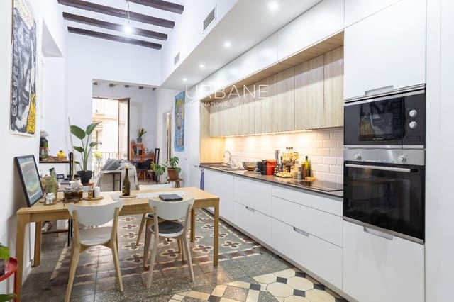 2 bedroom Penthouse for rent in El Barri Gòtic, Barcelona city - € 1,680 (Ref: 9772443)