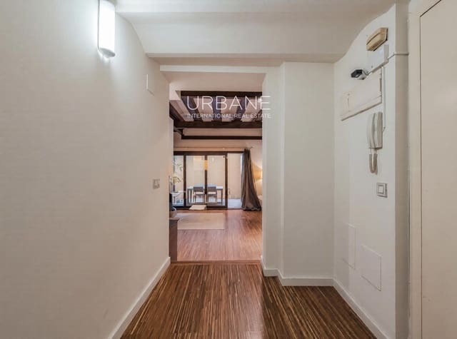 1 makuuhuone Kattohuoneisto vuokrattavana paikassa El Raval, Barcelona kaupunki - 1 900 € (Ref: 9793651)