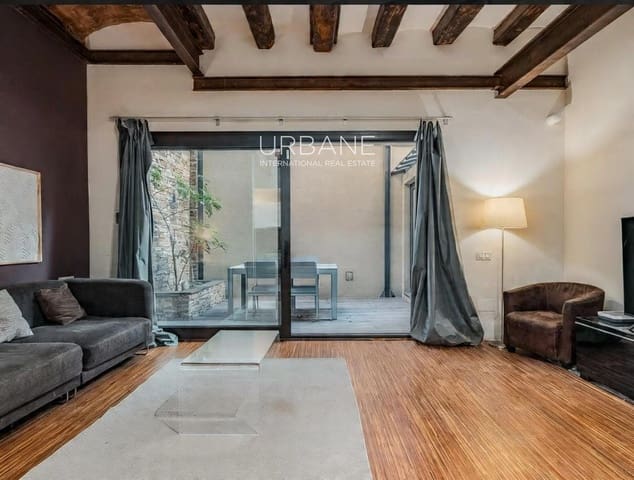 1 makuuhuone Kattohuoneisto vuokrattavana paikassa El Raval, Barcelona kaupunki - 1 900 € (Ref: 9793651)