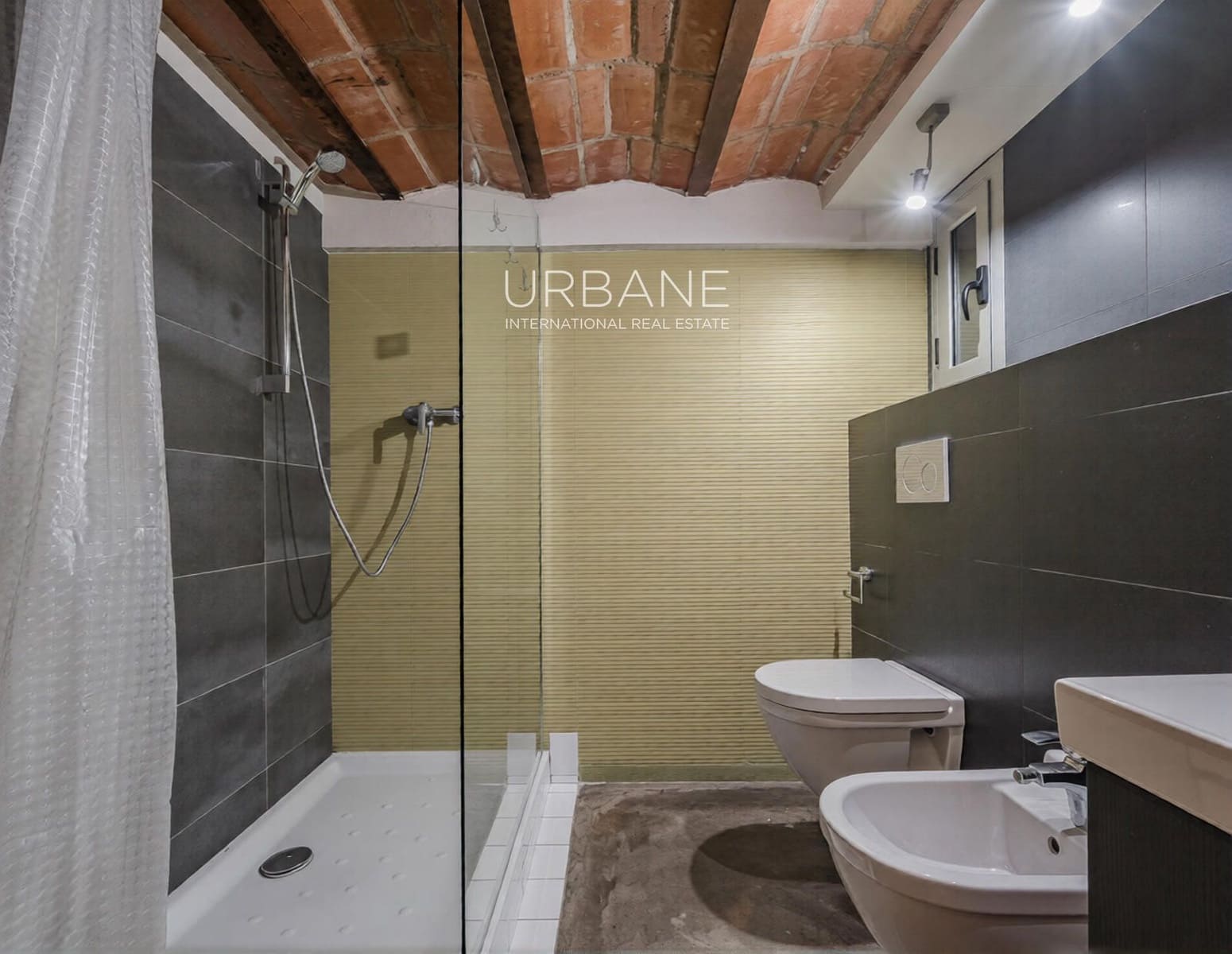 1 makuuhuone Kattohuoneisto vuokrattavana paikassa Barcelona kaupunki - 1 900 € (Ref: 9793651)