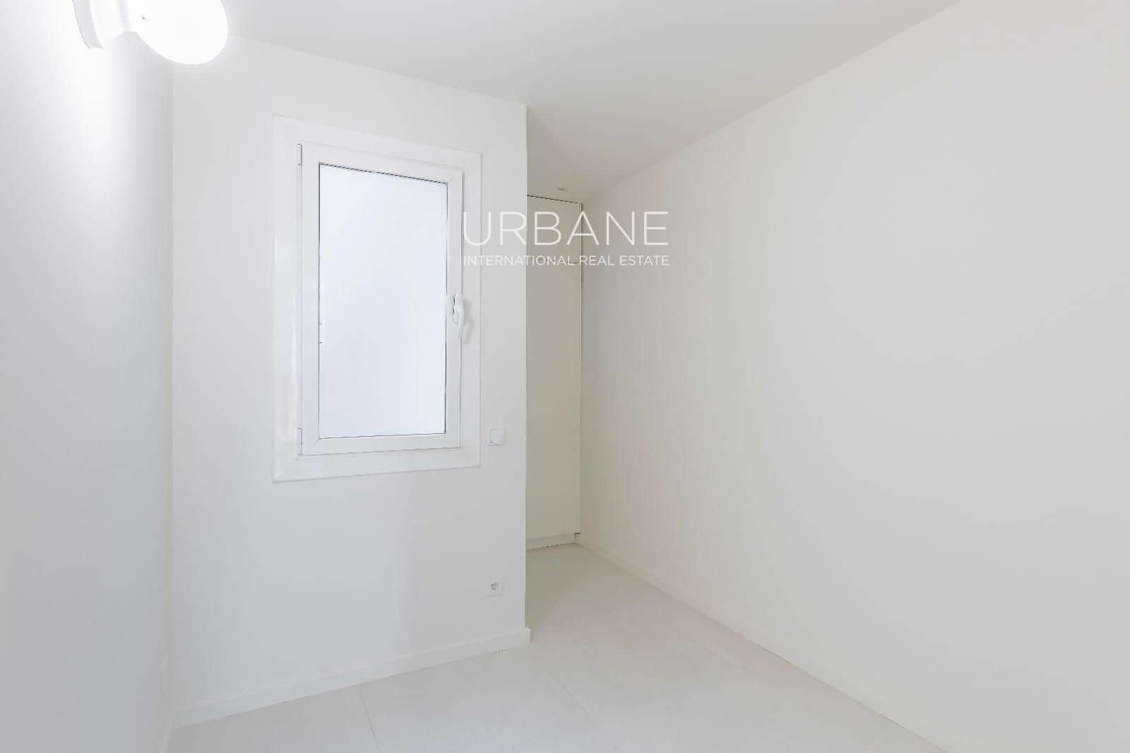 2 soveværelse Lejlighed til salg i Barcelona by - € 240.000 (Ref: 9795513)