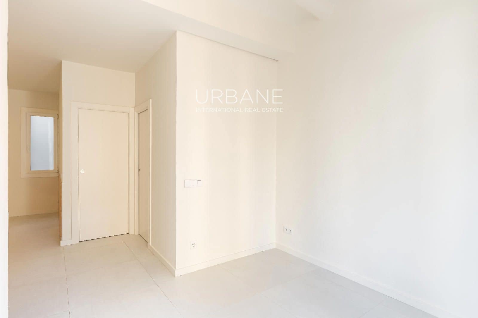 2 soveværelse Lejlighed til salg i Barcelona by - € 240.000 (Ref: 9795513)