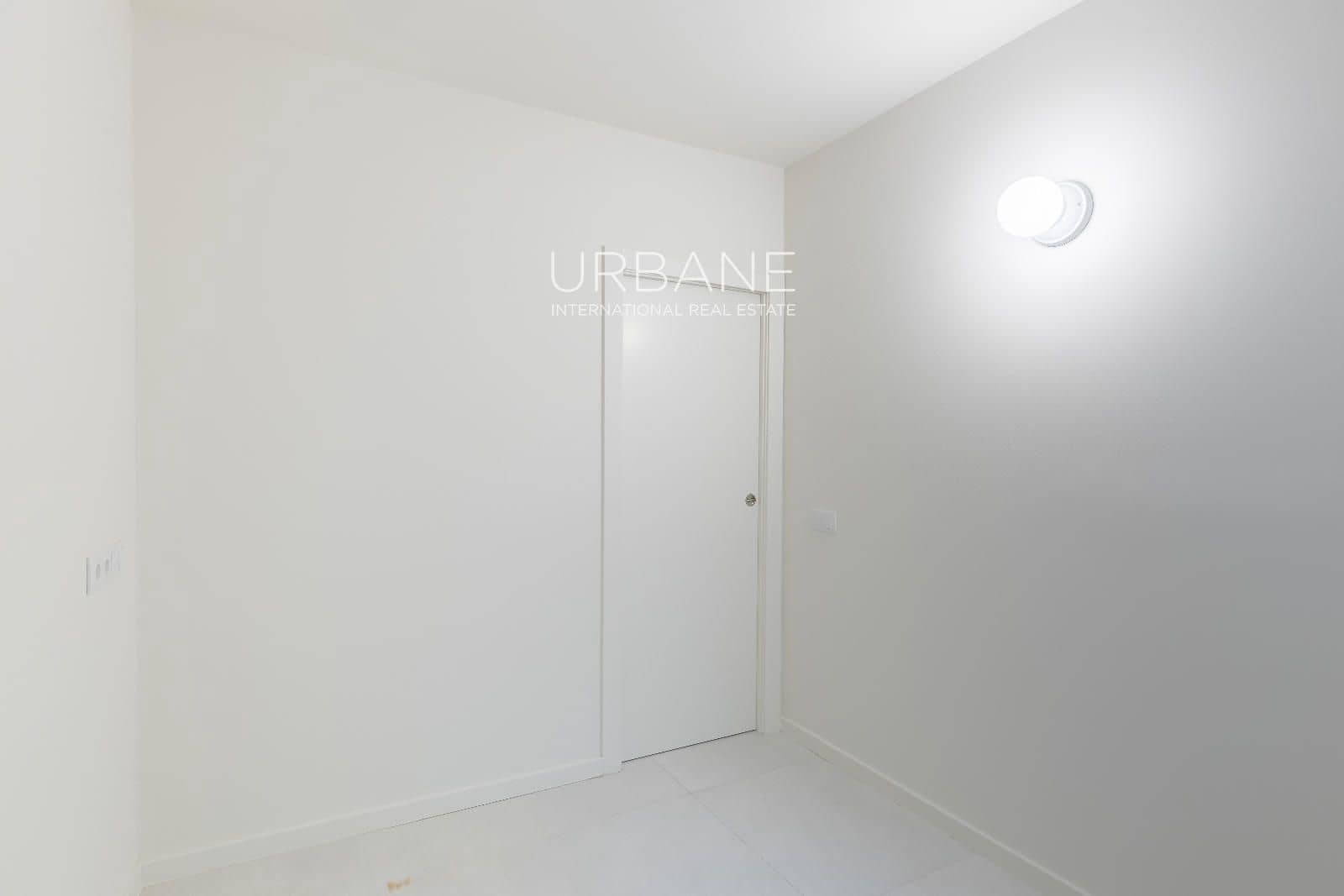 2 soveværelse Lejlighed til salg i Barcelona by - € 240.000 (Ref: 9795513)