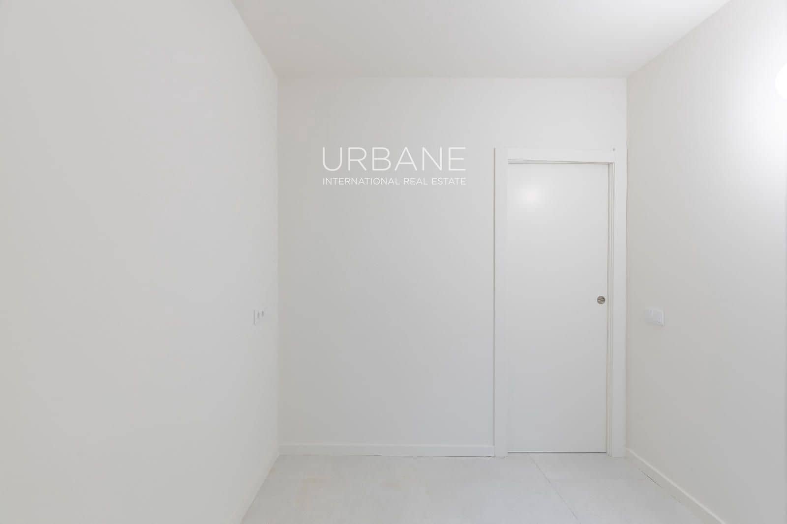 2 soveværelse Lejlighed til salg i Barcelona by - € 240.000 (Ref: 9795513)