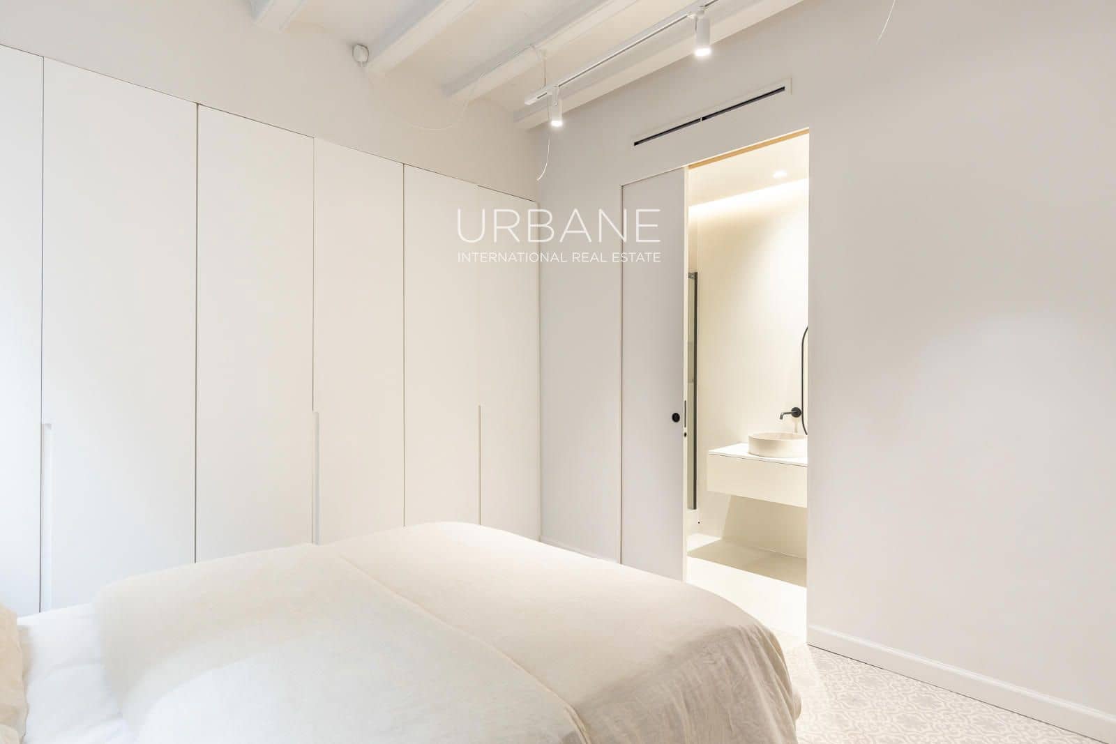 3 bedroom Flat for sale in Barcelona city - € 745,000 (Ref: 9805253)