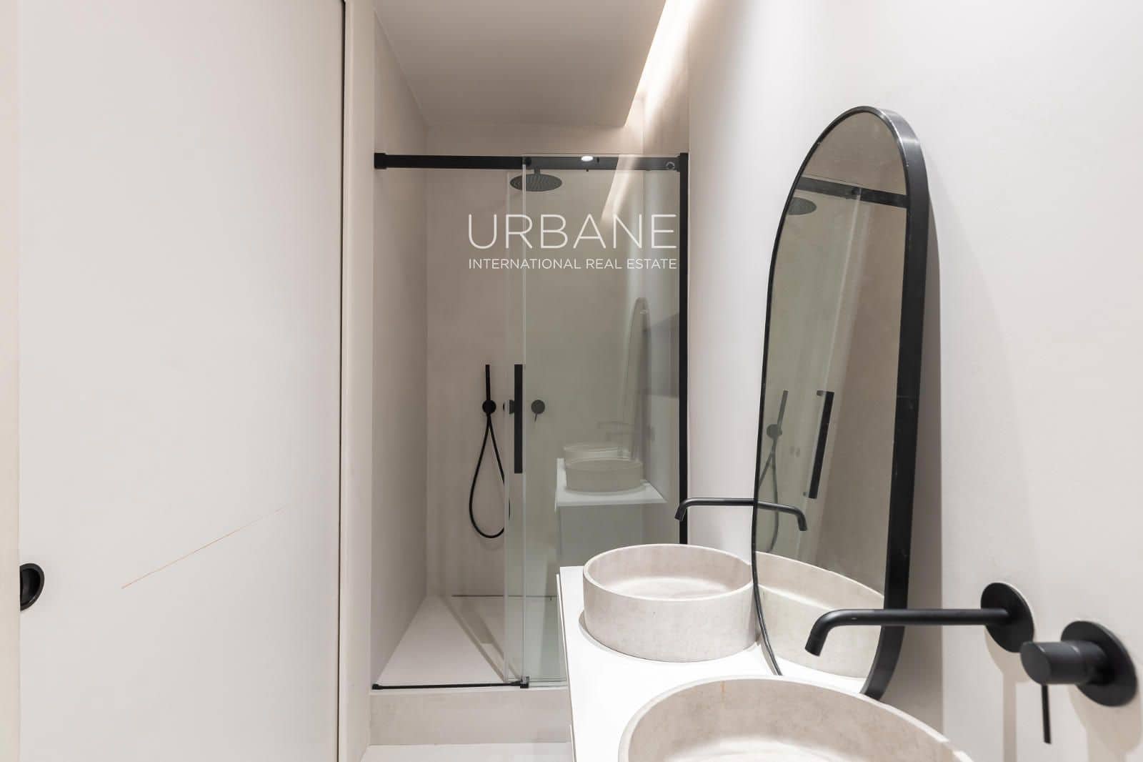 3 bedroom Flat for sale in Barcelona city - € 745,000 (Ref: 9805253)