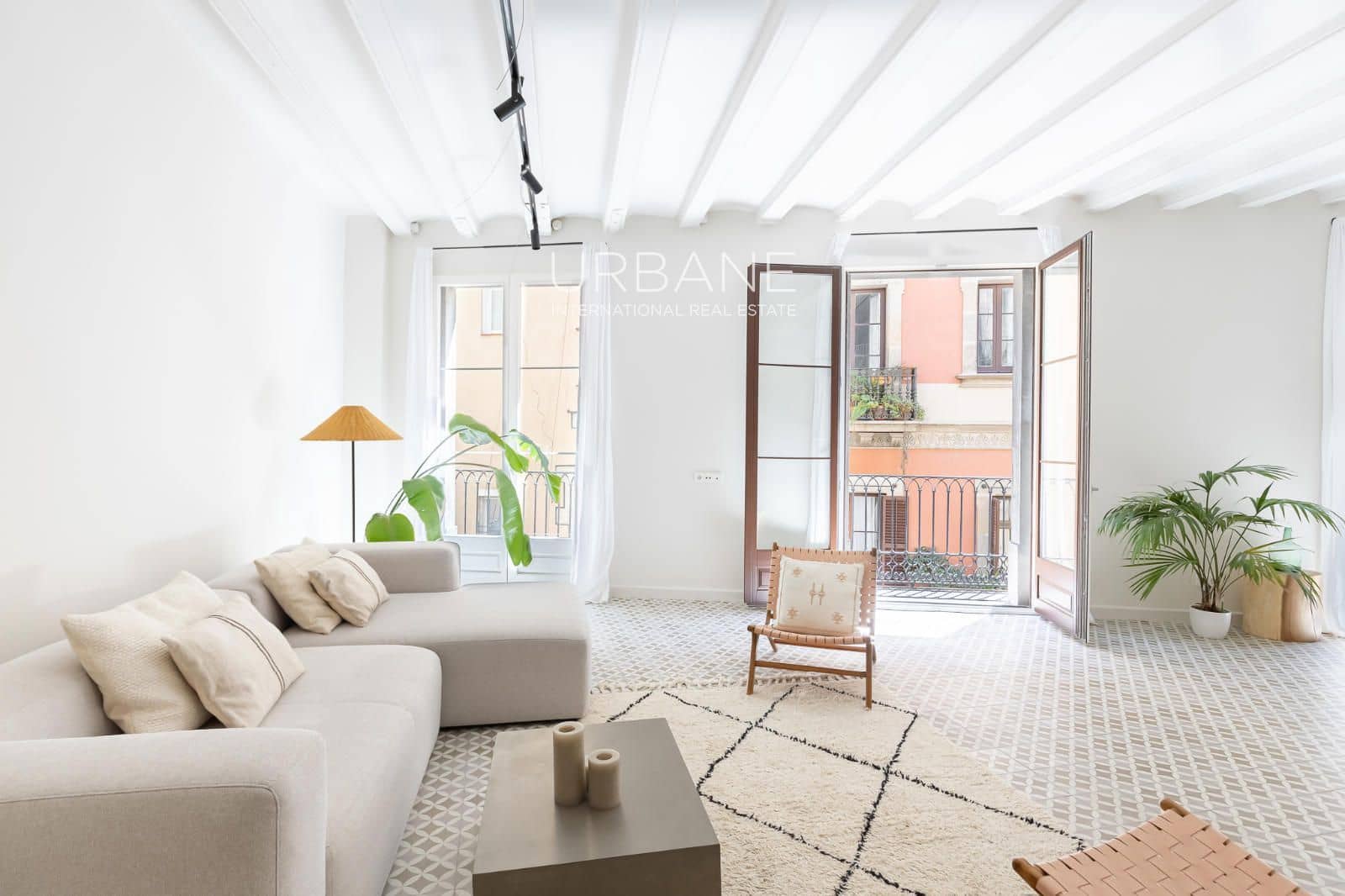 2 bedroom Flat for sale in Barcelona city - € 645,000 (Ref: 9805254)
