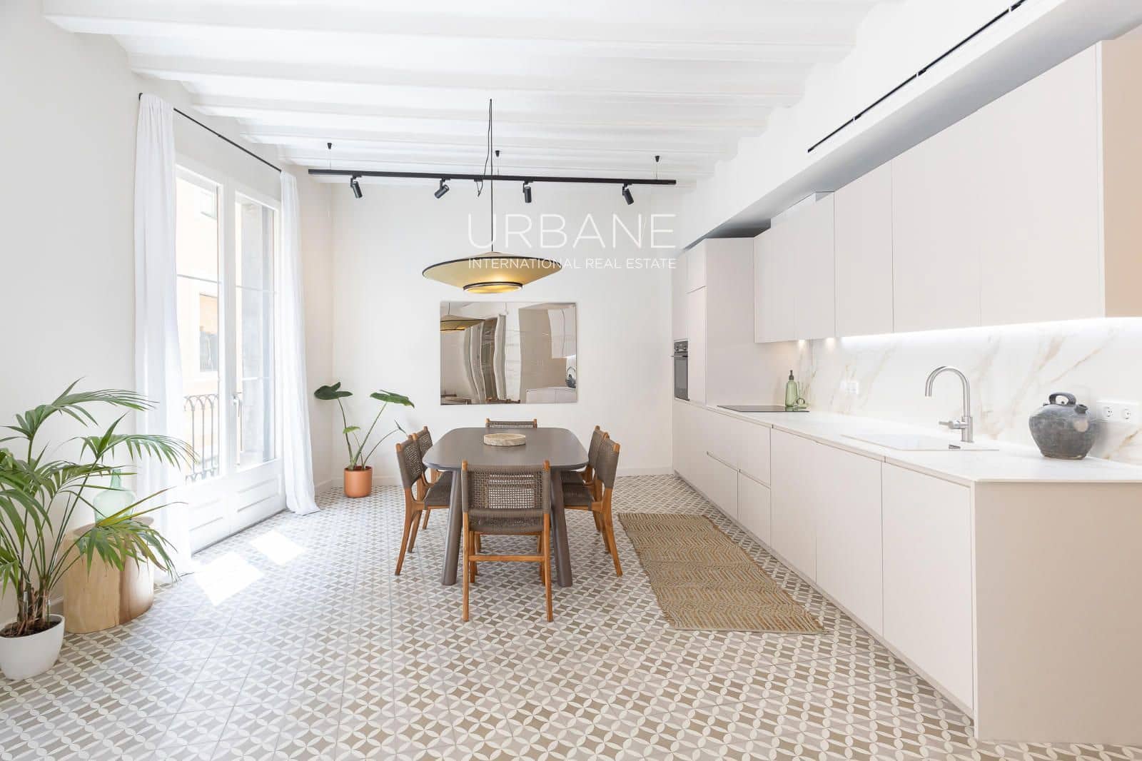 2 bedroom Flat for sale in Barcelona city - € 645,000 (Ref: 9805254)