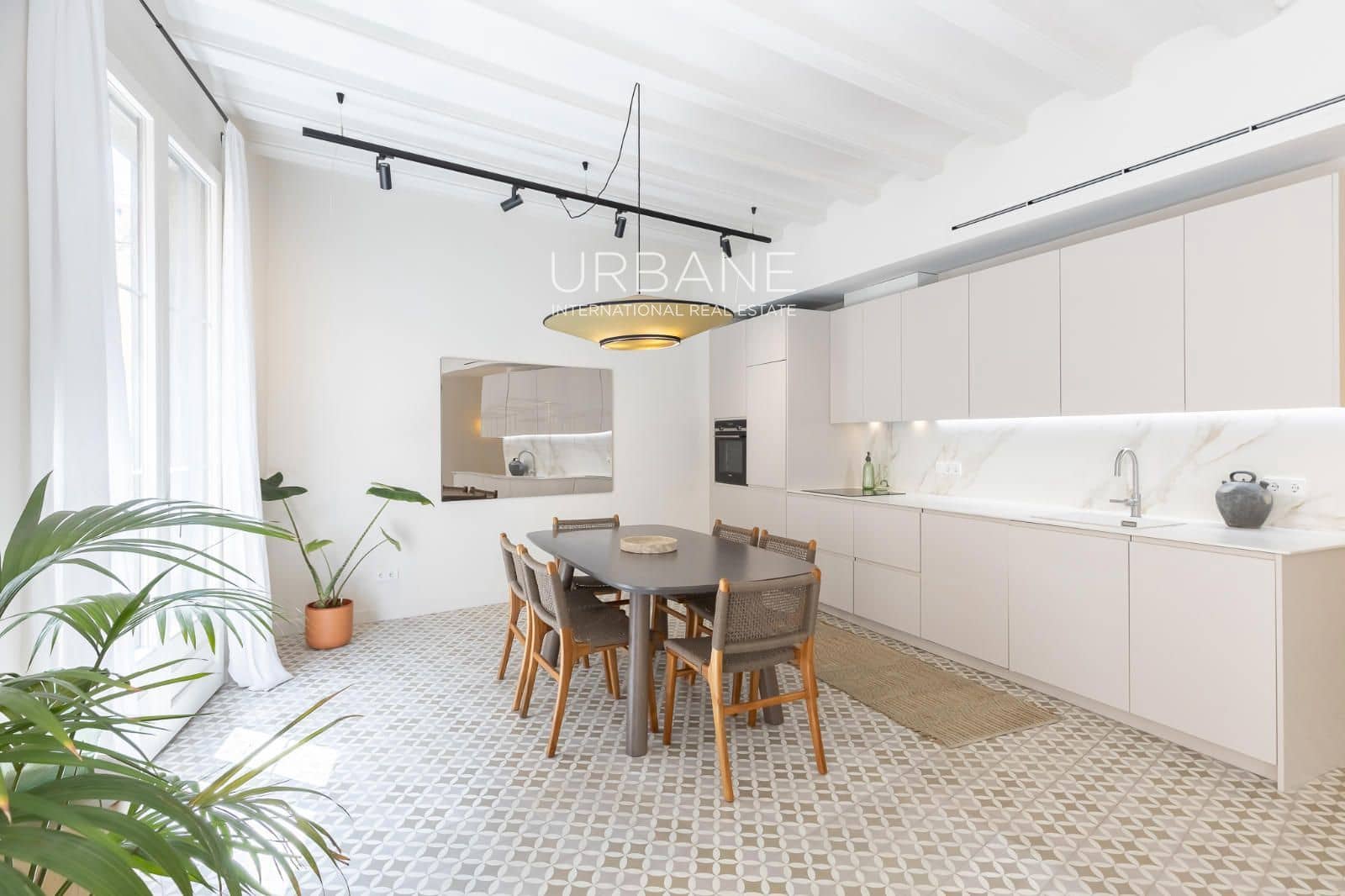 2 bedroom Flat for sale in Barcelona city - € 645,000 (Ref: 9805254)