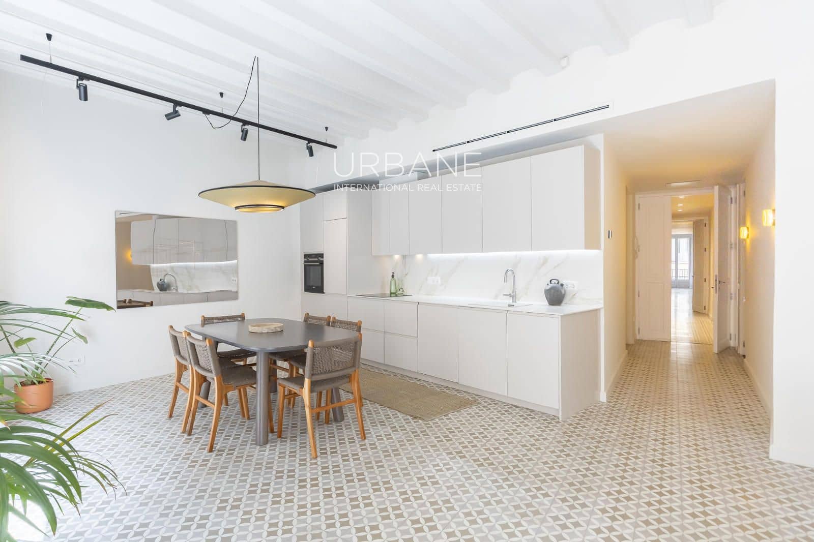 2 bedroom Flat for sale in Barcelona city - € 645,000 (Ref: 9805254)