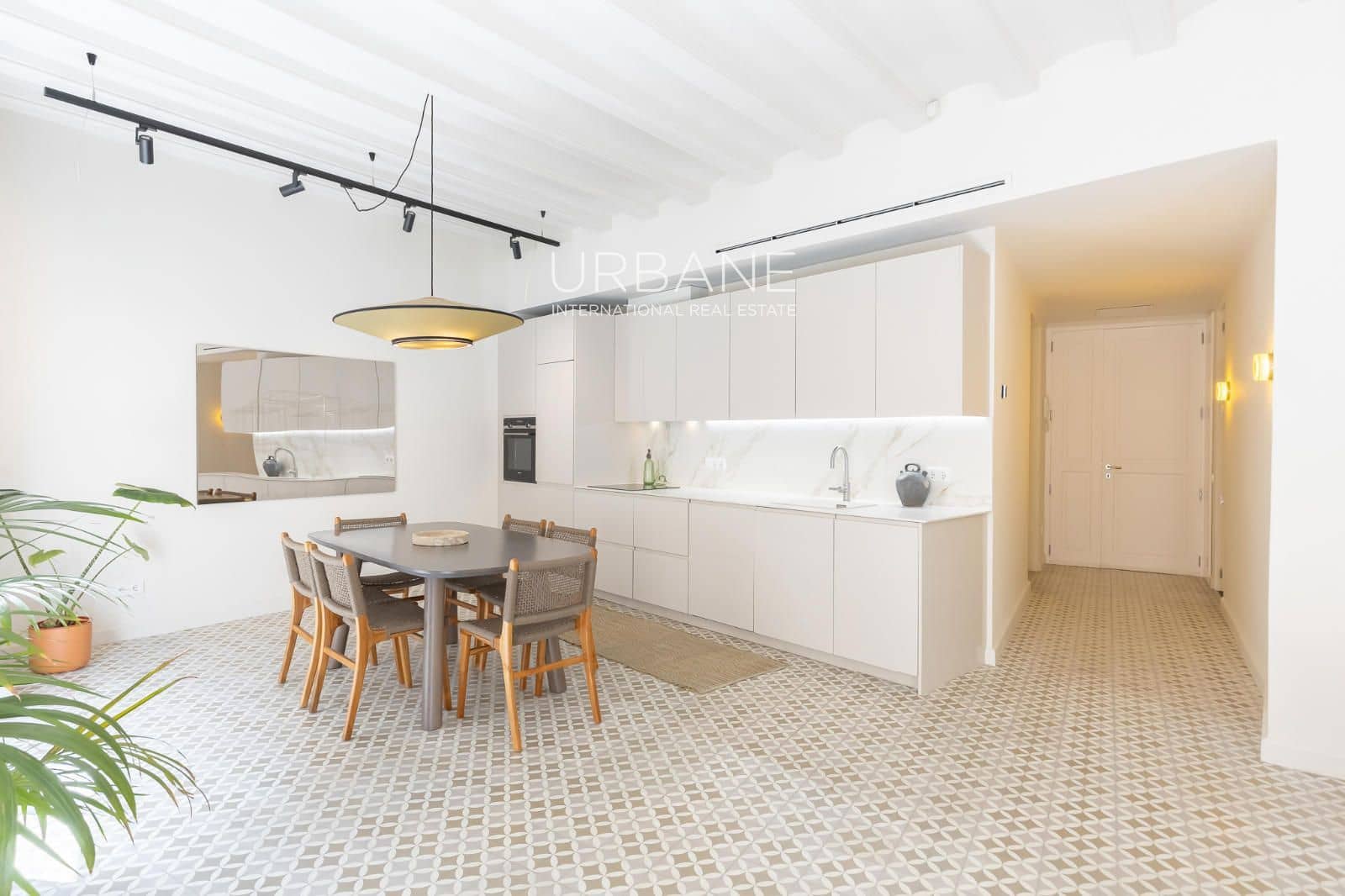 2 bedroom Flat for sale in Barcelona city - € 645,000 (Ref: 9805254)