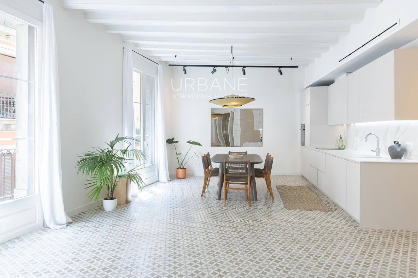 2 bedroom Flat for sale in Barcelona city - € 645,000 (Ref: 9805254)