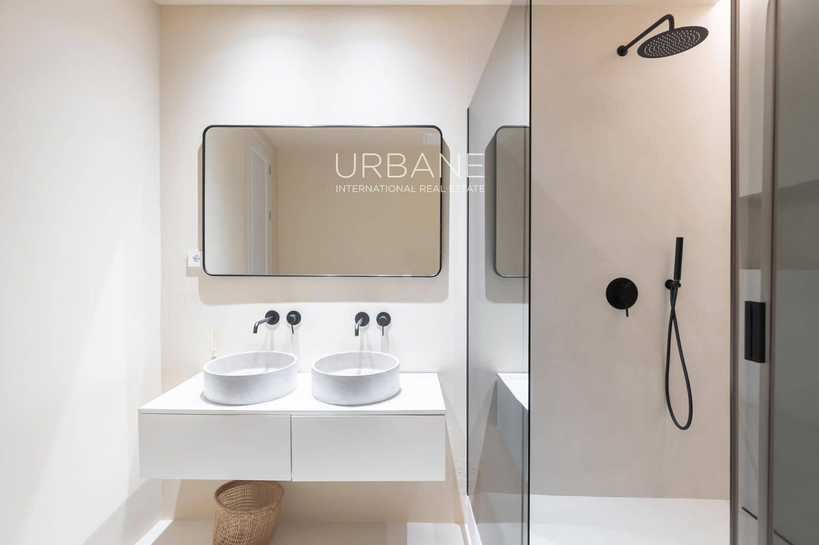 2 bedroom Flat for sale in Barcelona city - € 645,000 (Ref: 9805254)