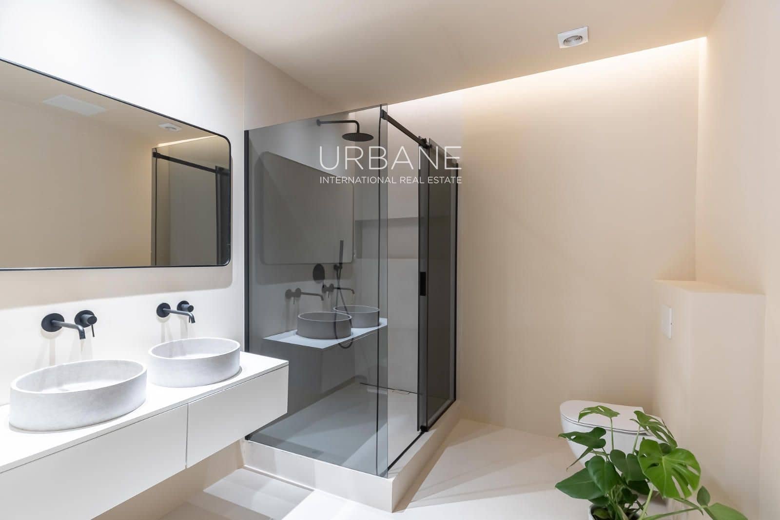 2 bedroom Flat for sale in Barcelona city - € 645,000 (Ref: 9805254)