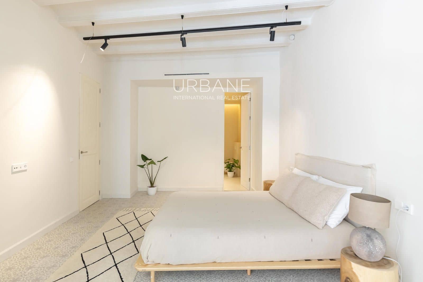 2 bedroom Flat for sale in Barcelona city - € 645,000 (Ref: 9805254)