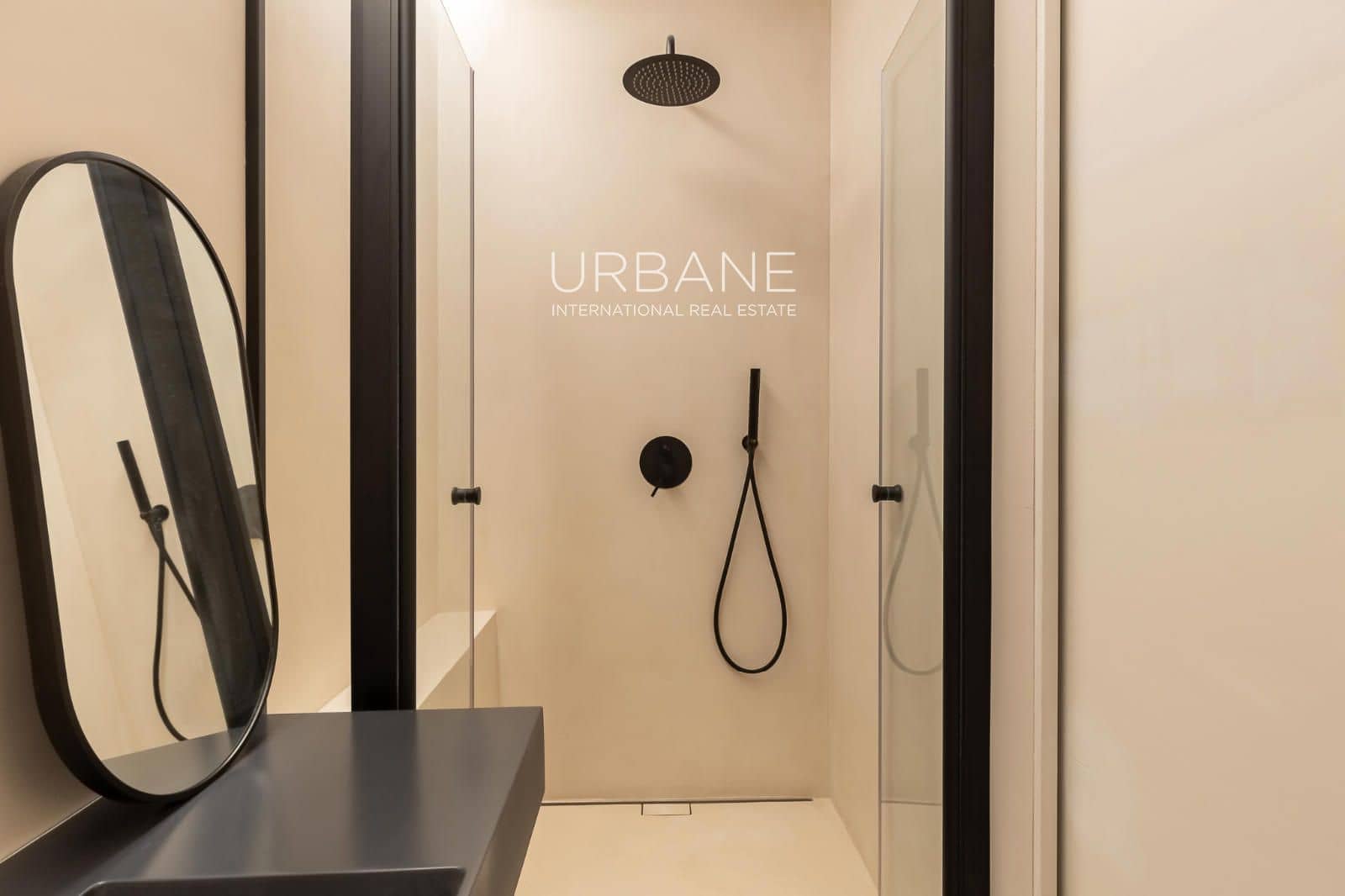 2 bedroom Flat for sale in Barcelona city - € 645,000 (Ref: 9805254)