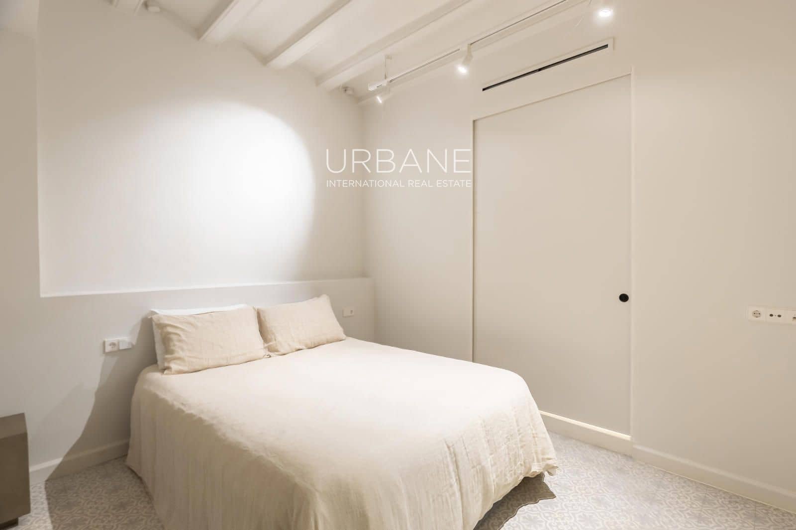 2 bedroom Flat for sale in Barcelona city - € 645,000 (Ref: 9805254)