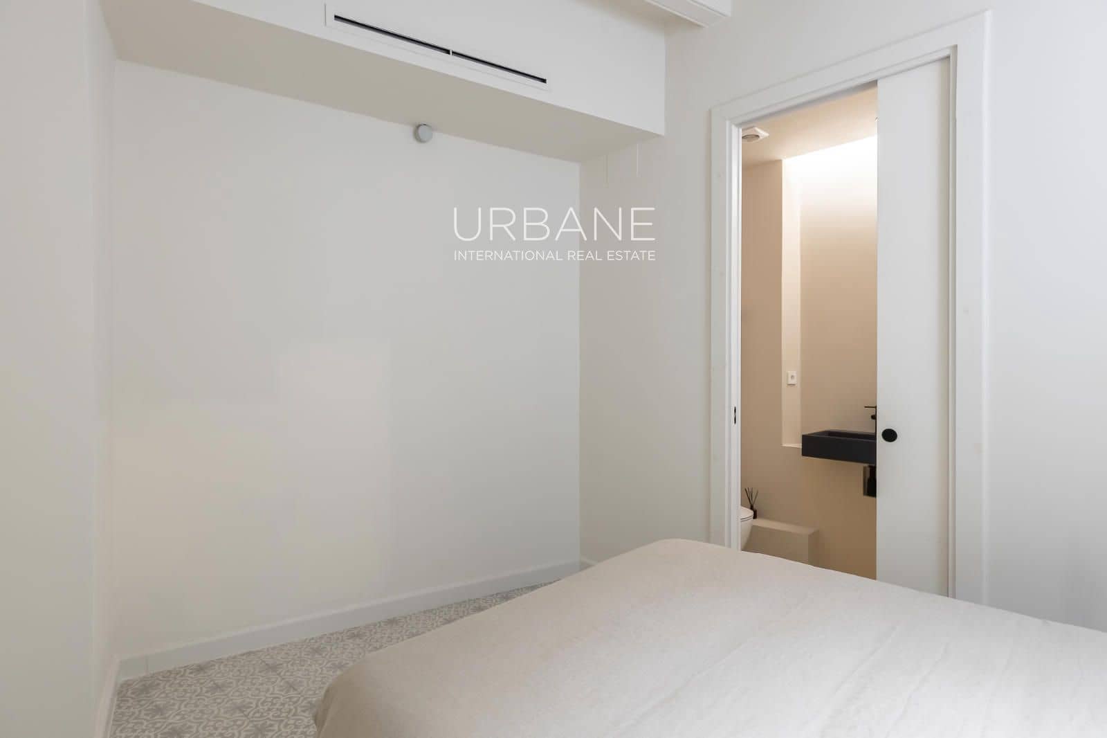 2 bedroom Flat for sale in Barcelona city - € 645,000 (Ref: 9805254)