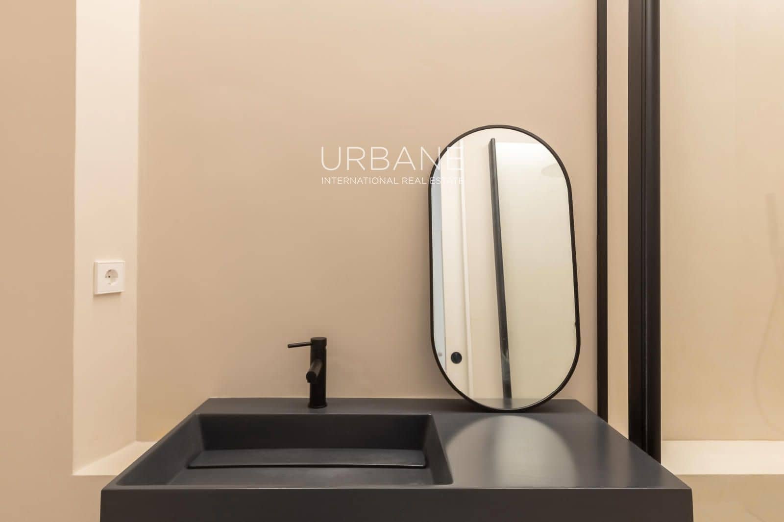 2 bedroom Flat for sale in Barcelona city - € 645,000 (Ref: 9805254)